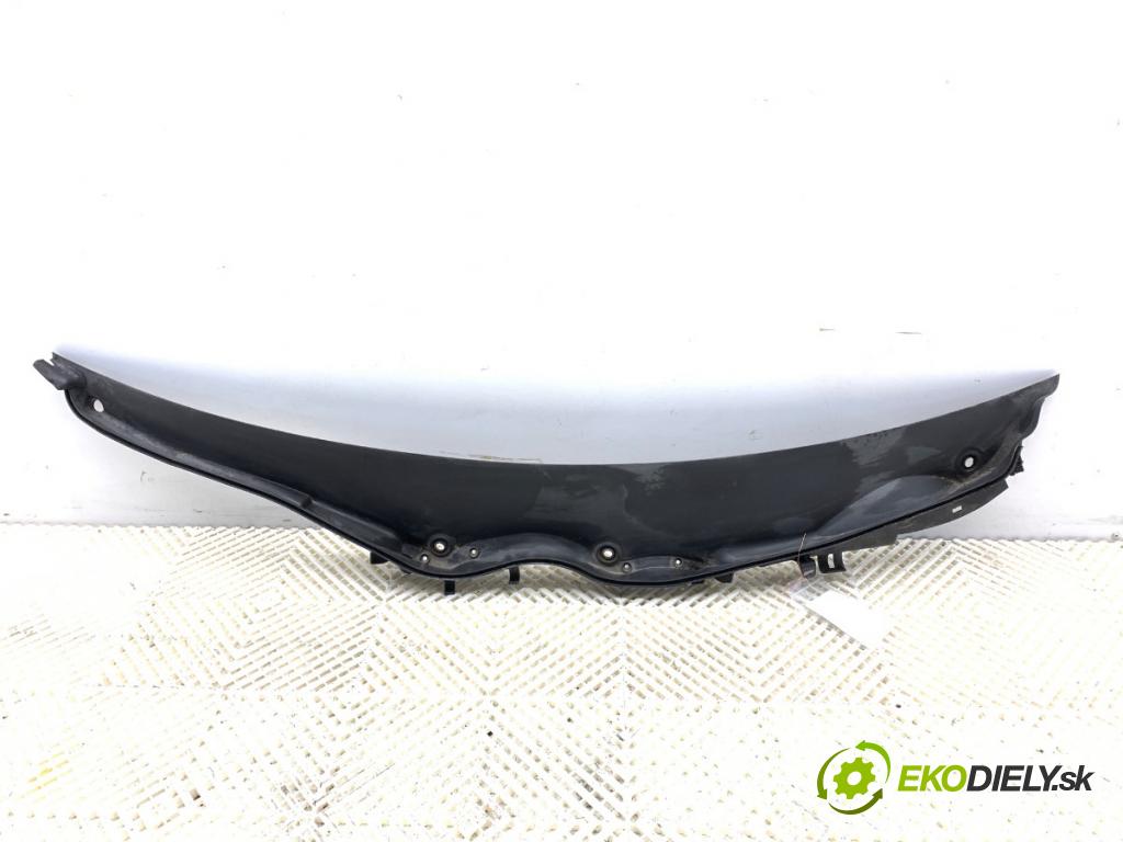 MERCEDES-BENZ KLASA C (W203) 2000 - 2007    C 200 Kompressor (203.042) 120 kW [163 KM] benzyna 2002 - 2007  Torpédo, plast pod čelné okno  (Torpédo)