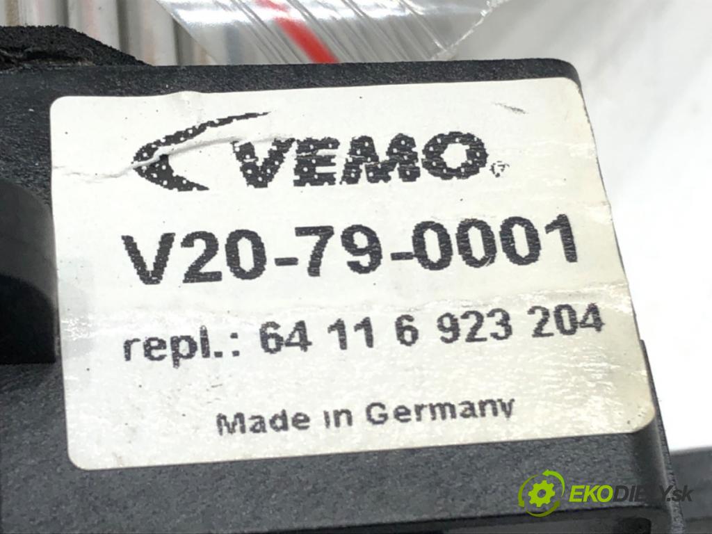 BMW 5 Touring (E39) 1996 - 2004    530 d 135 kW [184 KM] olej napędowy 1998 - 2000  odpor rezistor topení vzduchu 6923204 (Odpory topení)