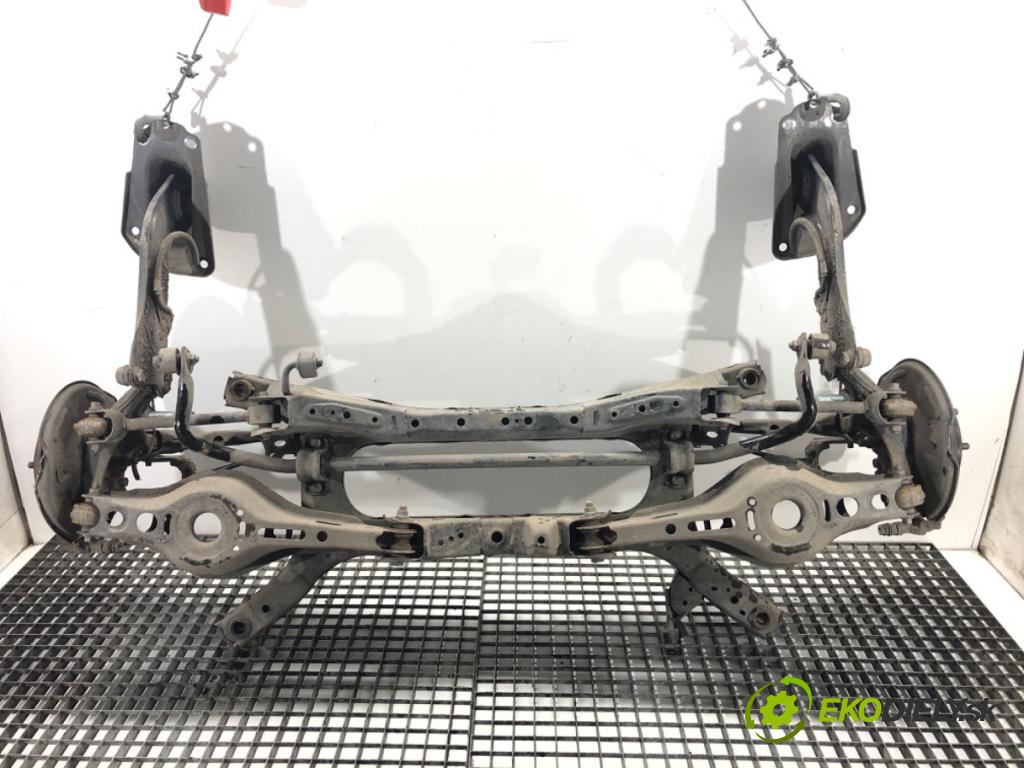 TOYOTA COROLLA liftback (_E21_) 2018 - 2022    2.0 Hybrid (MZEH12) 135 kW [184 KM] Hybryda silnik benzynowy / elektryczny 2021 - 2022  výztuha zadní část 