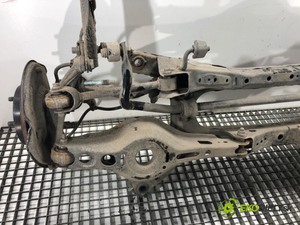 TOYOTA COROLLA liftback (_E21_) 2018 - 2022    2.0 Hybrid (MZEH12) 135 kW [184 KM] Hybryda silnik benzynowy / elektryczny 2021 - 2022  výztuha zadní část