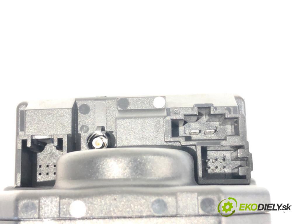 AUDI A6 C6 Avant (4F5) 2004 - 2011    3.0 TDI quattro 165 kW [225 KM] olej napędowy 2005 - 2006  spinačka 4F0909131E (Spínacia skrinka a kľúč)