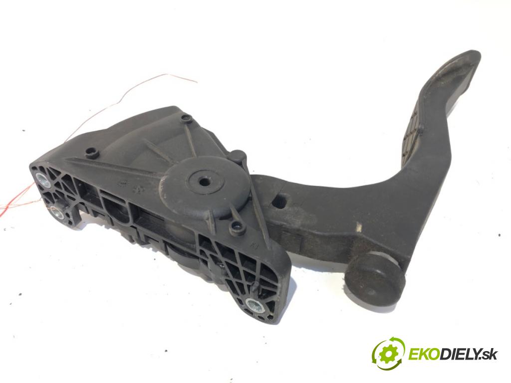 AUDI A6 C6 Avant (4F5) 2004 - 2011    3.0 TDI quattro 165 kW [225 KM] olej napędowy 2005 - 2006  potenciometr plynového pedálu 4F1723523A (Pedály)
