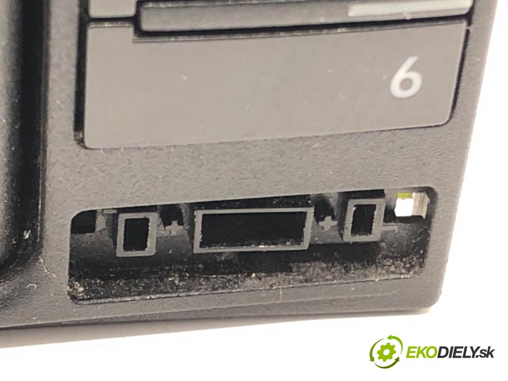 VW PASSAT B5 Variant (3B5) 1997 - 2001    2.5 TDI Syncro/4motion 110 kW [150 KM] olej napędowy 1998 - 2000  RADIO Navigácia 3B0035191C (Audio zariadenie)