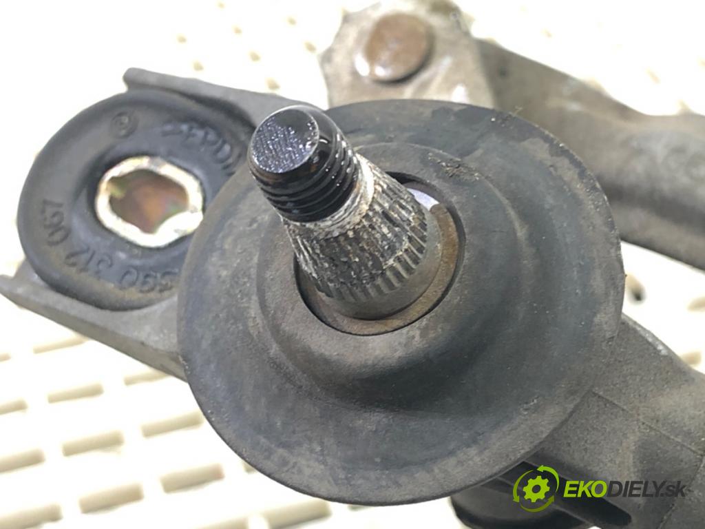 VW PASSAT B5 Variant (3B5) 1997 - 2001    2.5 TDI Syncro/4motion 110 kW [150 KM] olej napędowy 1998 - 2000  Mechanizmus stieračov predný  (Motorček stieračov predné)