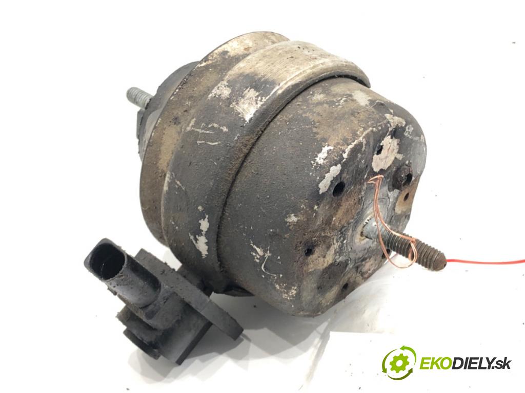 VW PASSAT B5 Variant (3B5) 1997 - 2001    2.5 TDI Syncro/4motion 110 kW [150 KM] olej napędowy 1998 - 2000  AirBag Motor 4B0199379E (Držiak motora)