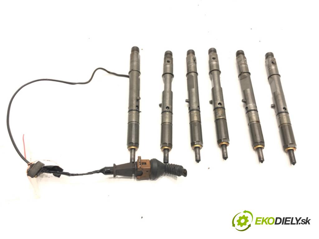 VW PASSAT B5 Variant (3B5) 1997 - 2001    2.5 TDI Syncro/4motion 110 kW [150 KM] olej napędowy 1998 - 2000  Vstrekovacie ventily 059130201B