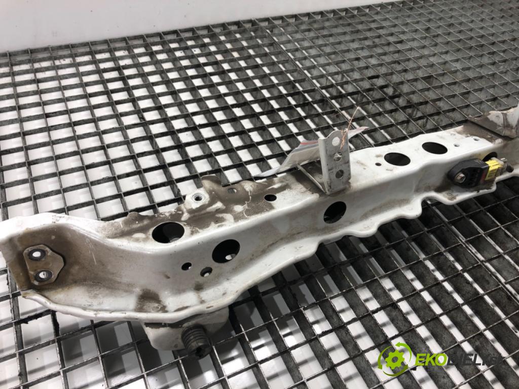 TOYOTA YARIS (_P13_) 2010 - 2022    1.5 Hybrid (NHP130_) 55 kW [75 KM] Hybryda silnik benzynowy / elektryczny 2012 - 2022  výztuha horní  (Výztuhy)