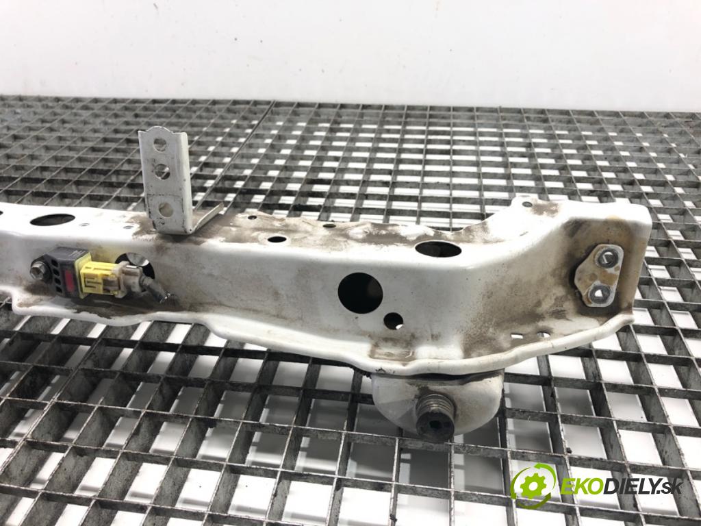 TOYOTA YARIS (_P13_) 2010 - 2022    1.5 Hybrid (NHP130_) 55 kW [75 KM] Hybryda silnik benzynowy / elektryczny 2012 - 2022  výztuha horní  (Výztuhy)