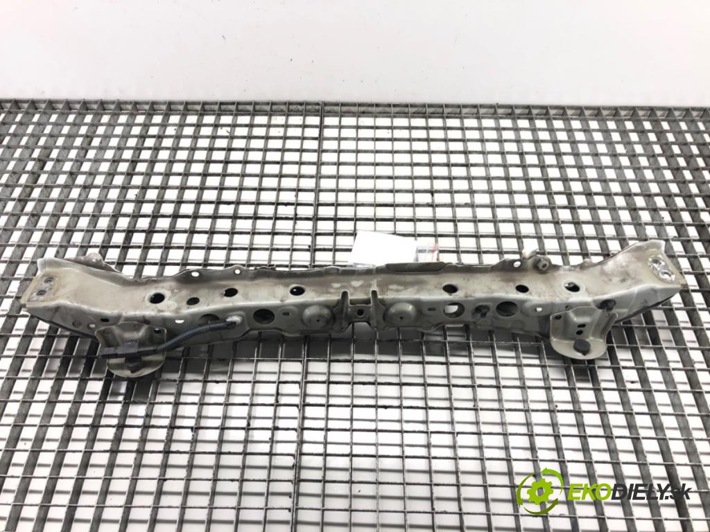 TOYOTA YARIS (_P13_) 2010 - 2022    1.5 Hybrid (NHP130_) 55 kW [75 KM] Hybryda silnik benzynowy / elektryczny 2012 - 2022  výztuha horní  (Výztuhy)