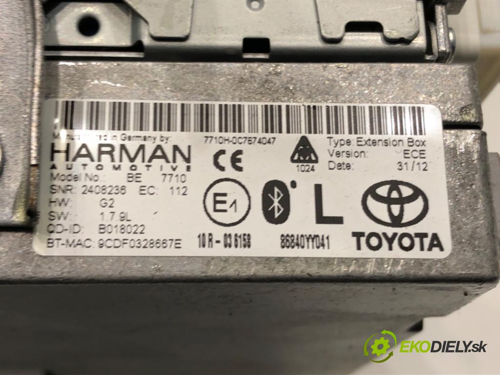 TOYOTA YARIS (_P13_) 2010 - 2022    1.5 Hybrid (NHP130_) 55 kW [75 KM] Hybryda silnik benzynowy / elektryczny 2012 - 2022  RADIO 86140-0D050 (Audio zariadenie)