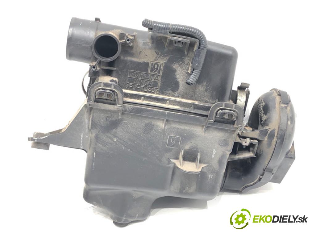 TOYOTA YARIS (_P13_) 2010 - 2022    1.5 Hybrid (NHP130_) 55 kW [75 KM] Hybryda silnik benzynowy / elektryczny 2012 - 2022  Obal filtra vzduchu 17705-0M080 (Obal filtra vzduchu)