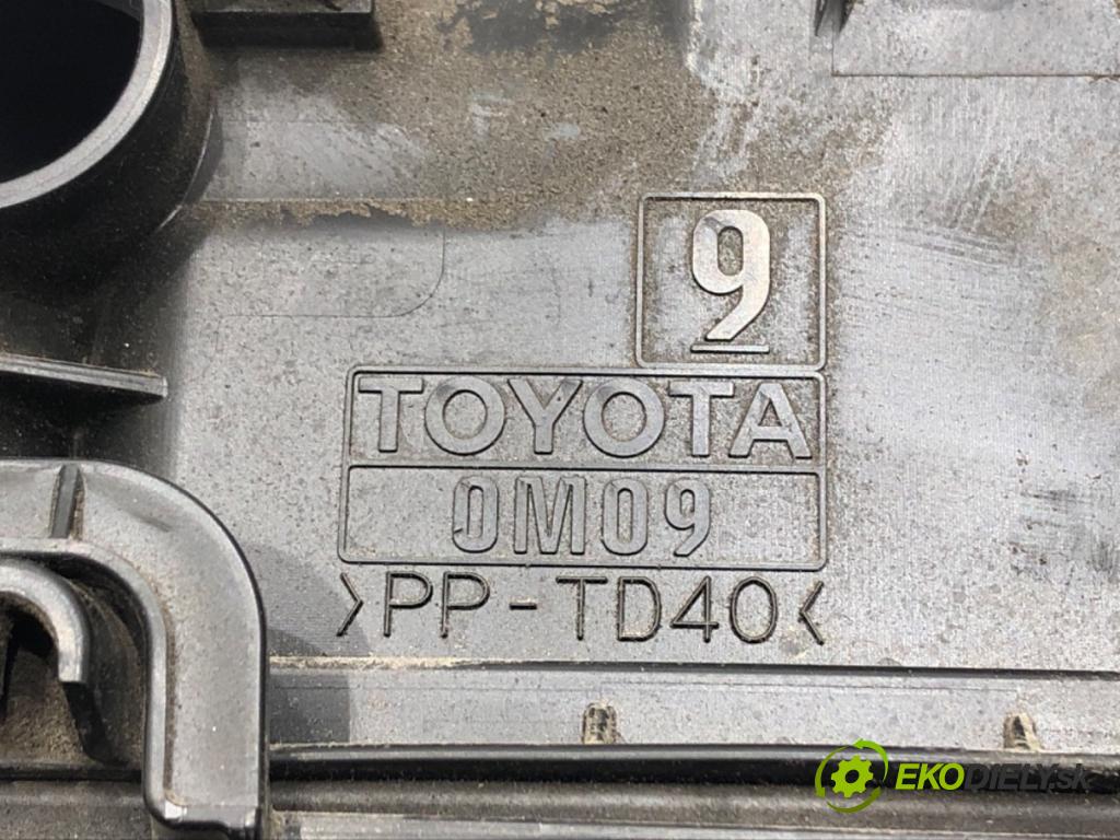 TOYOTA YARIS (_P13_) 2010 - 2022    1.5 Hybrid (NHP130_) 55 kW [75 KM] Hybryda silnik benzynowy / elektryczny 2012 - 2022  Obal filtra vzduchu 17705-0M080 (Obal filtra vzduchu)