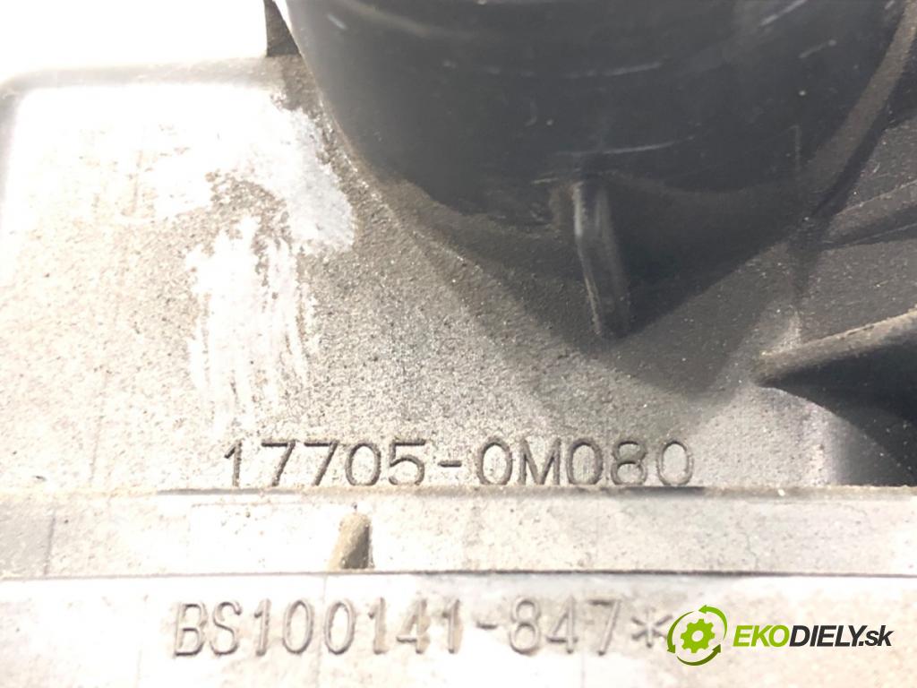 TOYOTA YARIS (_P13_) 2010 - 2022    1.5 Hybrid (NHP130_) 55 kW [75 KM] Hybryda silnik benzynowy / elektryczny 2012 - 2022  Obal filtra vzduchu 17705-0M080 (Obal filtra vzduchu)