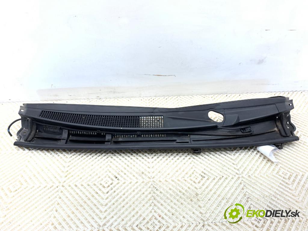 TOYOTA YARIS (_P13_) 2010 - 2022    1.5 Hybrid (NHP130_) 55 kW [75 KM] Hybryda silnik benzynowy / elektryczny 2012 - 2022  Torpédo, plast pod čelné okno 55751-0D040 (Torpédo)