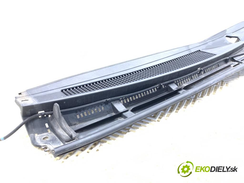 TOYOTA YARIS (_P13_) 2010 - 2022    1.5 Hybrid (NHP130_) 55 kW [75 KM] Hybryda silnik benzynowy / elektryczny 2012 - 2022  Torpédo, plast pod čelné okno 55751-0D040 (Torpédo)