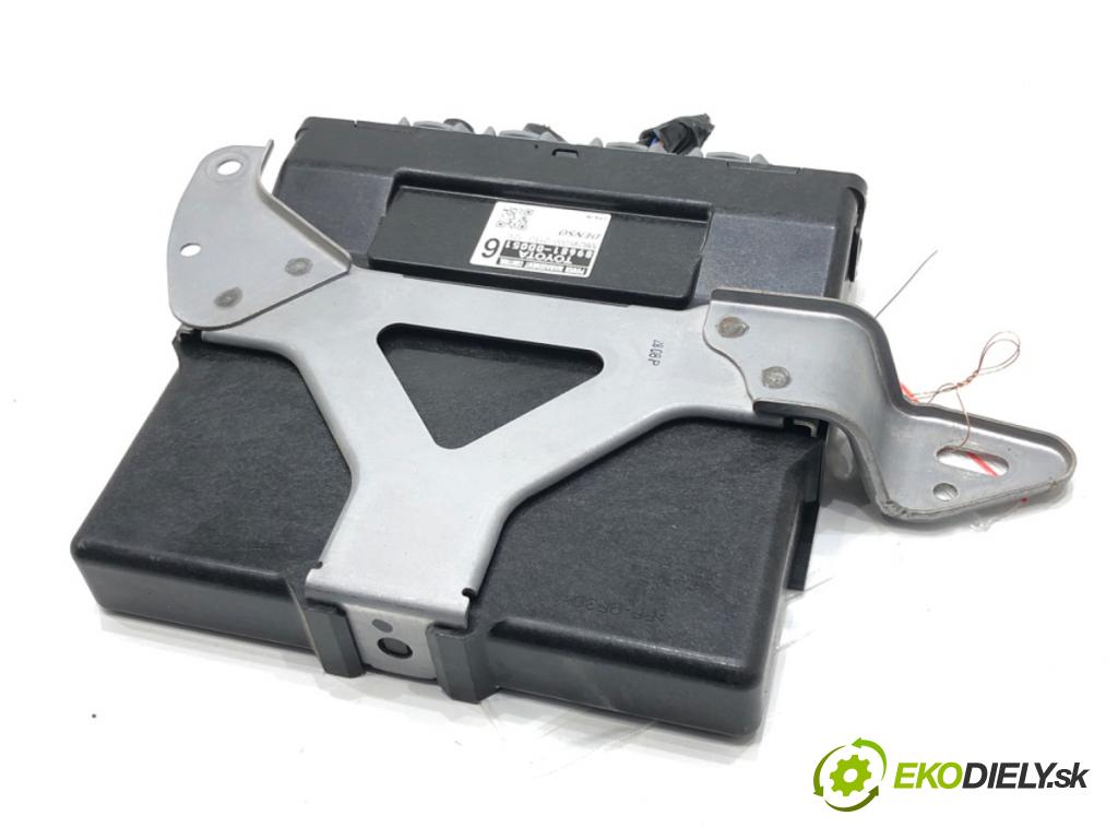 TOYOTA YARIS (_P13_) 2010 - 2022    1.5 Hybrid (NHP130_) 55 kW [75 KM] Hybryda silnik benzynowy / elektryczny 2012 - 2022  Modul 89681-0D051 (Ostatné)