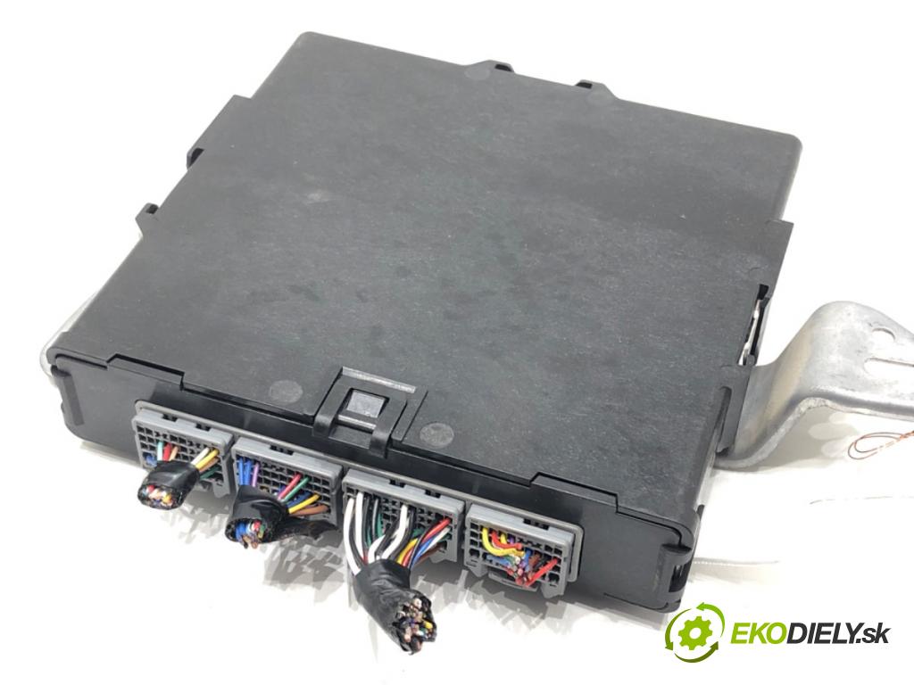 TOYOTA YARIS (_P13_) 2010 - 2022    1.5 Hybrid (NHP130_) 55 kW [75 KM] Hybryda silnik benzynowy / elektryczny 2012 - 2022  Modul 89681-0D051 (Ostatné)