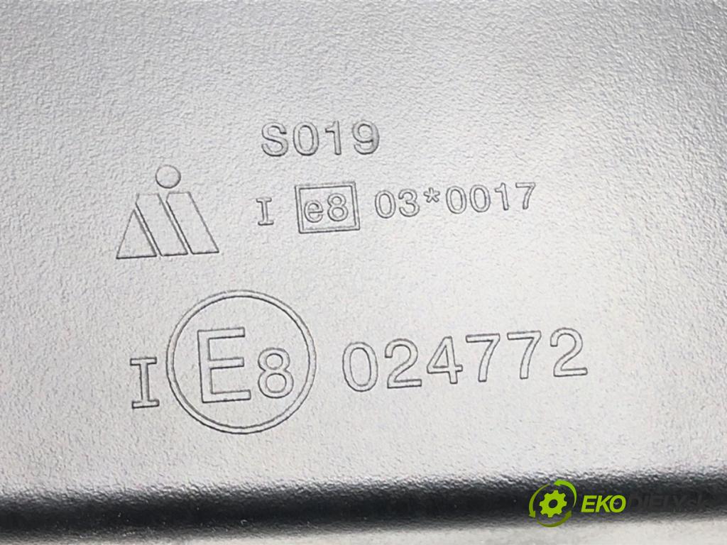 TOYOTA YARIS (_P13_) 2010 - 2022    1.5 Hybrid (NHP130_) 55 kW [75 KM] Hybryda silnik benzynowy / elektryczny 2012 - 2022  zpětné zrcátko vnitřní 024772 (Světla vnitřní)