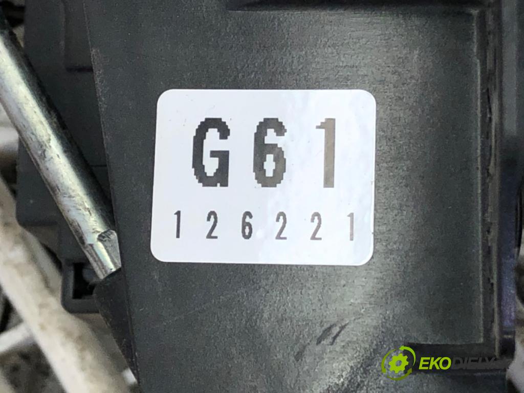 TOYOTA YARIS (_P13_) 2010 - 2022    1.5 Hybrid (NHP130_) 55 kW [75 KM] Hybryda silnik benzynowy / elektryczny 2012 - 2022  Kulisa  (Rýchlostná páka (kulisa))