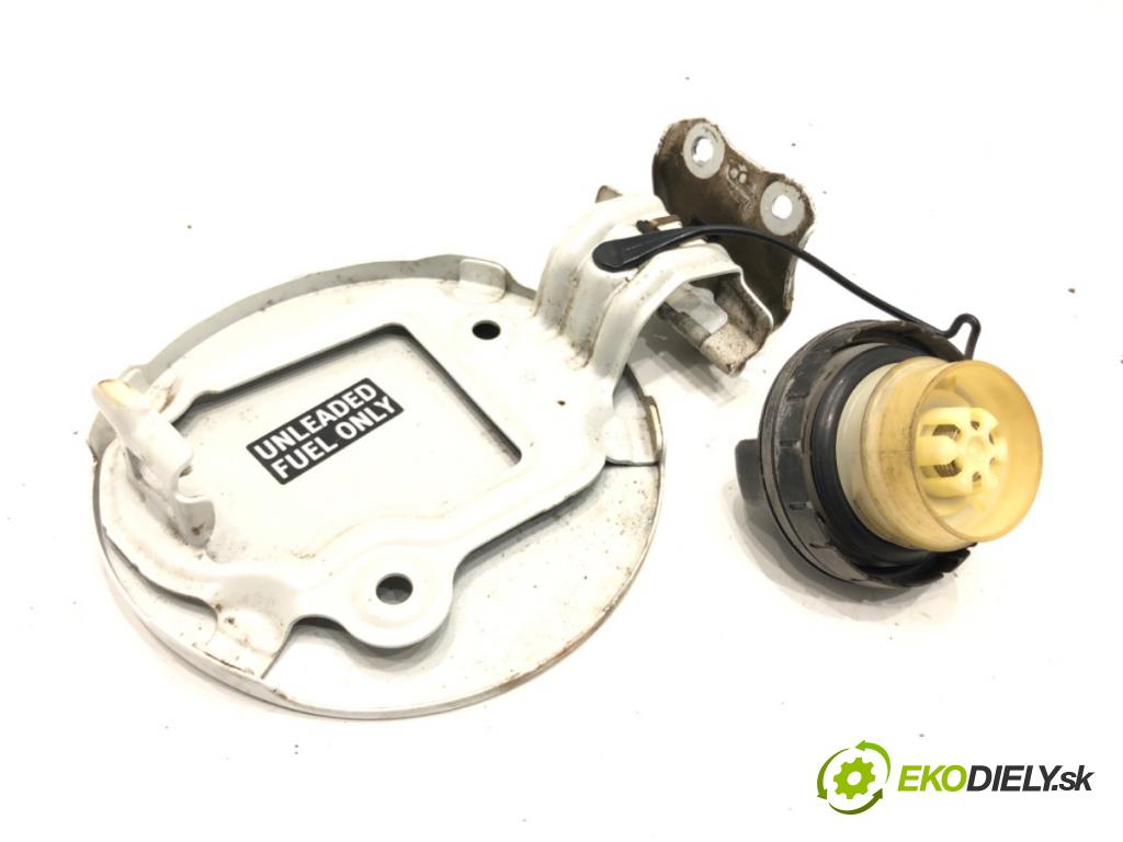 TOYOTA YARIS (_P13_) 2010 - 2022    1.5 Hybrid (NHP130_) 55 kW [75 KM] Hybryda silnik benzynowy / elektryczny 2012 - 2022  Dvierka nádrže paliva  (Kľučka dverí ostatné)