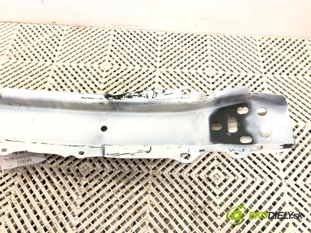 TOYOTA YARIS (_P13_) 2010 - 2022    1.5 Hybrid (NHP130_) 55 kW [75 KM] Hybryda silnik benzynowy / elektryczny 2012 - 2022  výztuha nárazníka přední část  (Výztuhy přední)