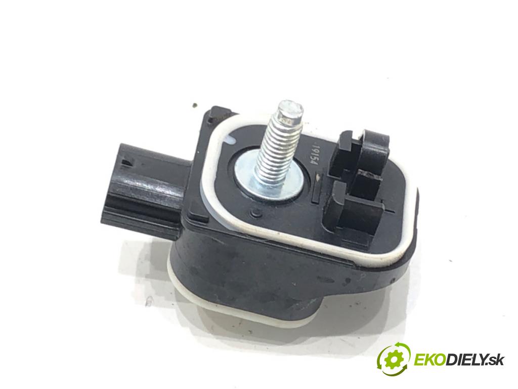 TOYOTA COROLLA liftback (_E21_) 2018 - 2022    2.0 Hybrid (MZEH12) 135 kW [184 KM] Hybryda silnik benzynowy / elektryczny 2021 - 2022  Snímač nárazu 8983A-02020 (Snímač nárazu)