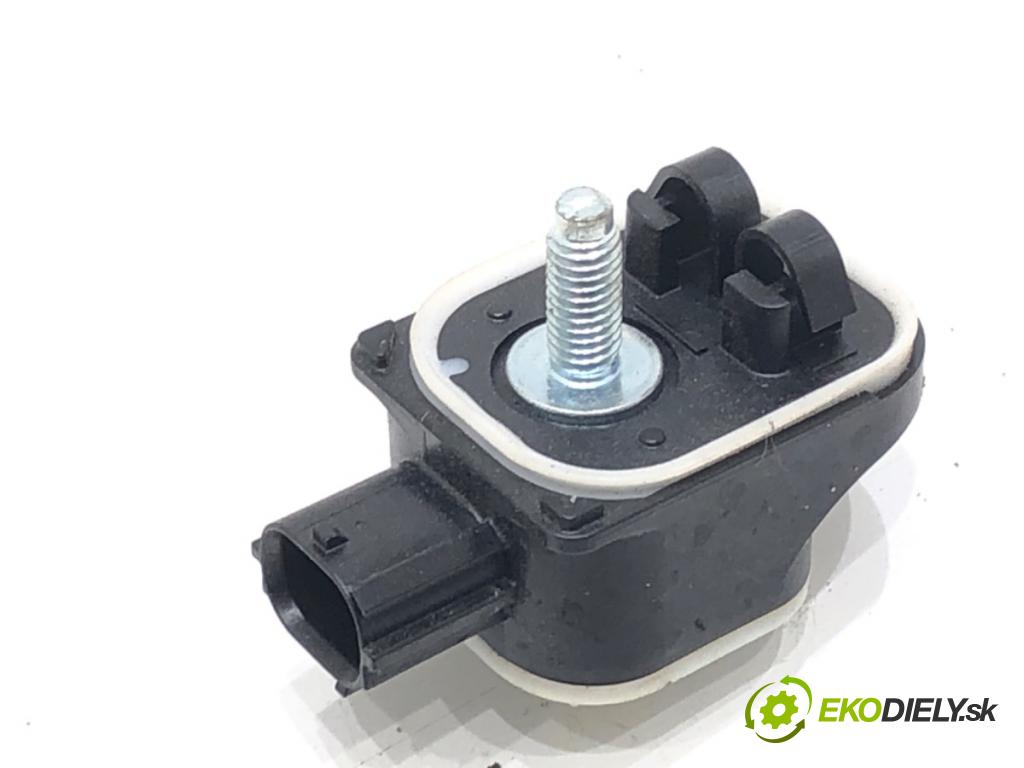 TOYOTA COROLLA liftback (_E21_) 2018 - 2022    2.0 Hybrid (MZEH12) 135 kW [184 KM] Hybryda silnik benzynowy / elektryczny 2021 - 2022  Snímač nárazu 8983A-02020 (Snímač nárazu)