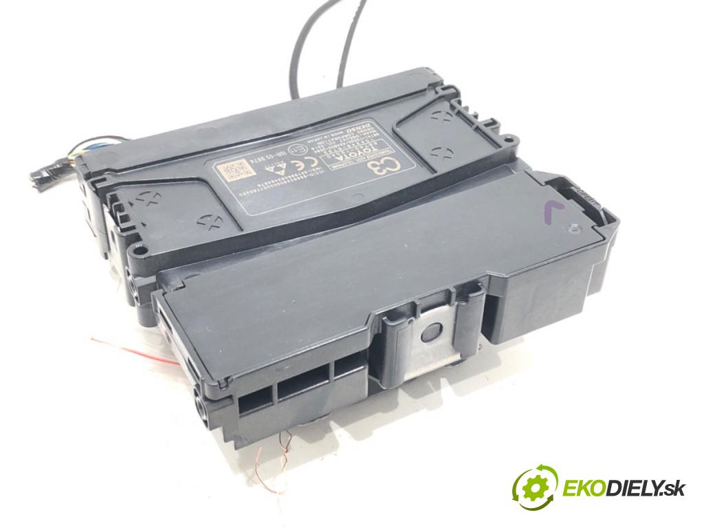 TOYOTA COROLLA liftback (_E21_) 2018 - 2022    2.0 Hybrid (MZEH12) 135 kW [184 KM] Hybryda silnik benzynowy / elektryczny 2021 - 2022  Modul telefónu 86740-12040 (Ostatné)