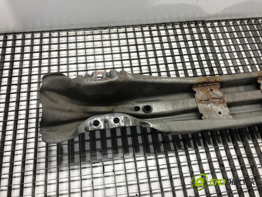 VOLVO V40 liftback (525, 526) 2012 - 2022    D4 140 kW [190 KM] olej napędowy 2014 - 2022  výztuha nárazníka zadní část  (Výztuhy zadní)