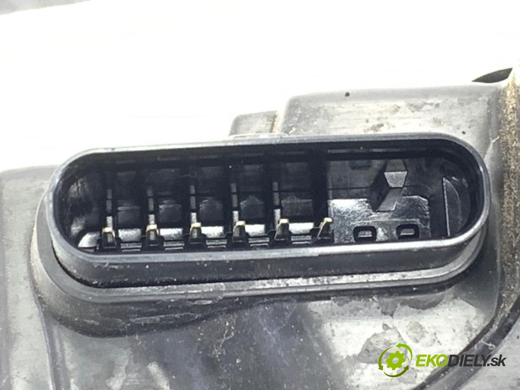 VOLVO V40 liftback (525, 526) 2012 - 2022    D4 140 kW [190 KM] olej napędowy 2014 - 2022  zámok dveře pravý přední část 31391823