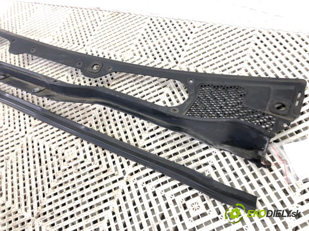 VOLVO V40 liftback (525, 526) 2012 - 2022    D4 140 kW [190 KM] olej napędowy 2014 - 2022  Torpédo, plast pod čelné okno 31278103 (Torpédo)