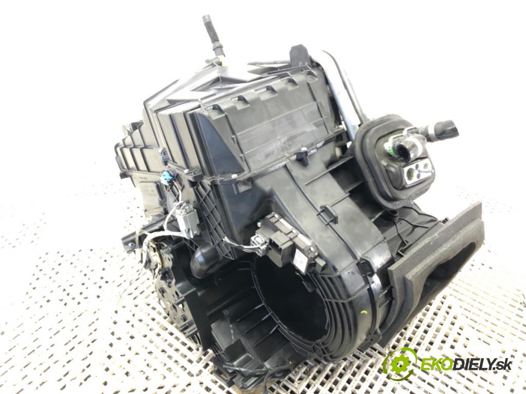 VOLVO V40 liftback (525, 526) 2012 - 2022    D4 140 kW [190 KM] olej napędowy 2014 - 2022  topné těleso radiátor topení 31436306 (Radiátory topení)