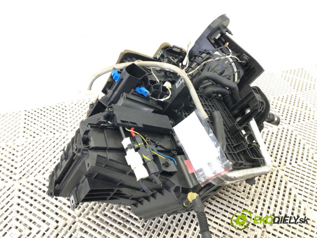 VOLVO V40 liftback (525, 526) 2012 - 2022    D4 140 kW [190 KM] olej napędowy 2014 - 2022  topné těleso radiátor topení 31436306 (Radiátory topení)