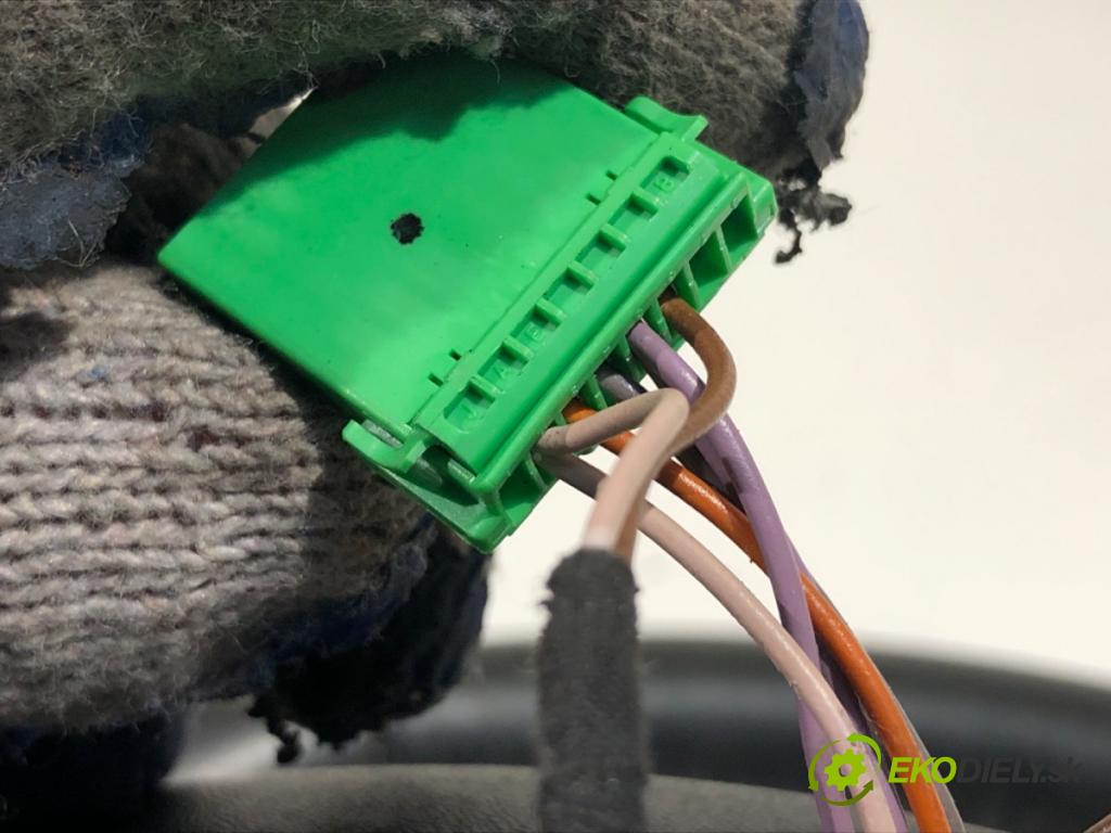 VOLVO V40 liftback (525, 526) 2012 - 2022    D4 140 kW [190 KM] olej napędowy 2014 - 2022  Volant  (Volant)