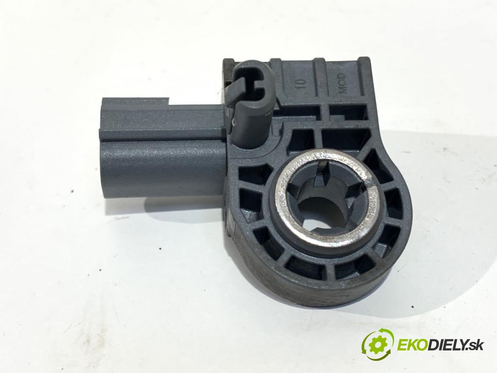 VOLVO V40 liftback (525, 526) 2012 - 2022    D4 140 kW [190 KM] olej napędowy 2014 - 2022  Snímač nárazu 31387891 (Snímač nárazu)