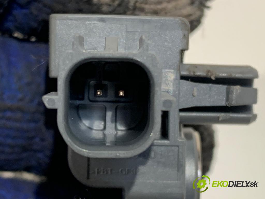 VOLVO V40 liftback (525, 526) 2012 - 2022    D4 140 kW [190 KM] olej napędowy 2014 - 2022  Snímač nárazu 31387891 (Snímač nárazu)