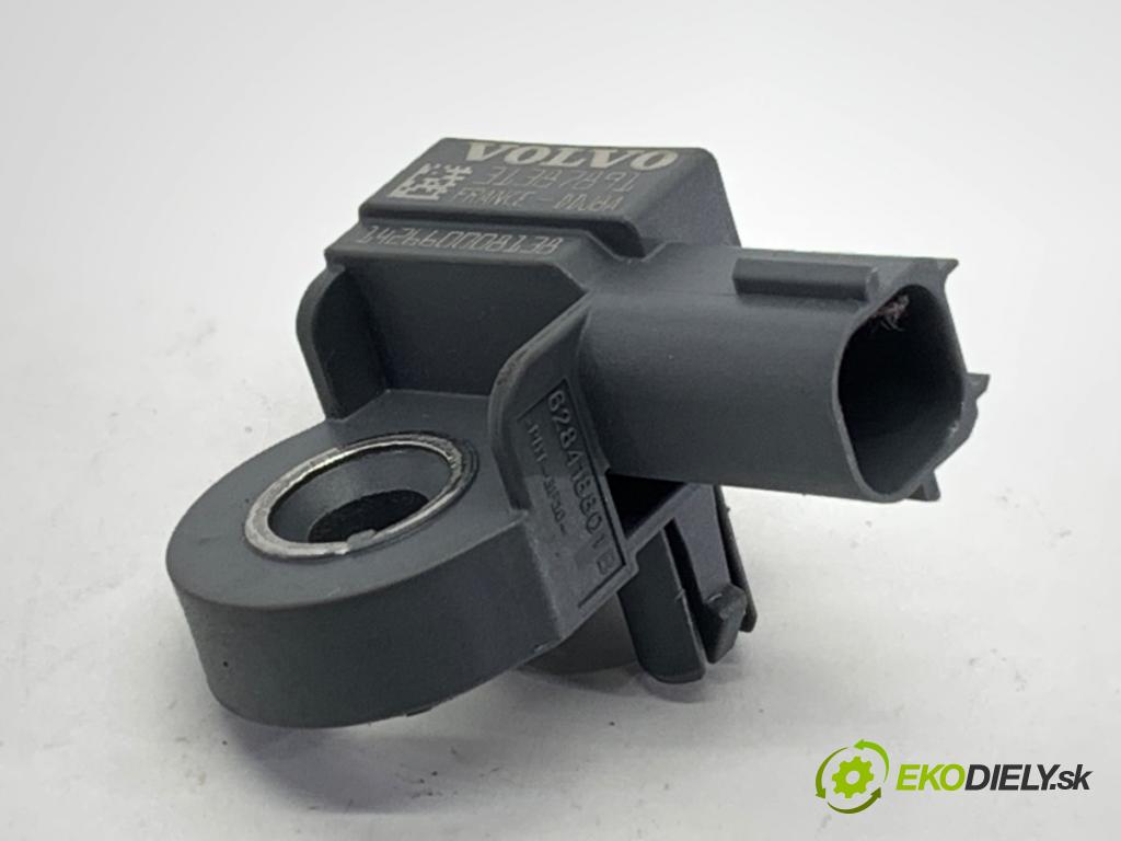 VOLVO V40 liftback (525, 526) 2012 - 2022    D4 140 kW [190 KM] olej napędowy 2014 - 2022  Snímač nárazu 31387891 (Snímač nárazu)