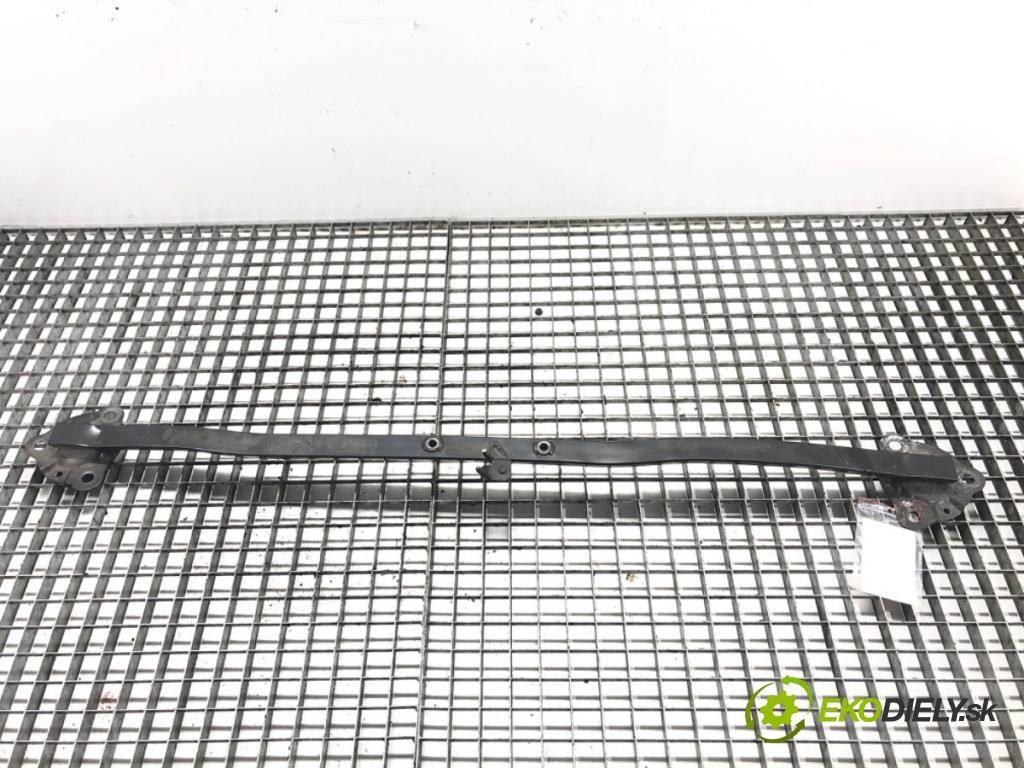 VOLVO V40 liftback (525, 526) 2012 - 2022    D4 140 kW [190 KM] olej napędowy 2014 - 2022  výztuha horní 31349965 (Výztuhy)