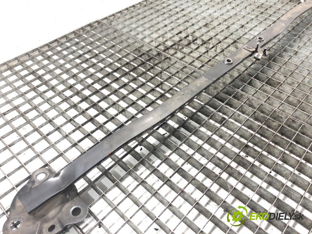 VOLVO V40 liftback (525, 526) 2012 - 2022    D4 140 kW [190 KM] olej napędowy 2014 - 2022  výztuha horní 31349965 (Výztuhy)