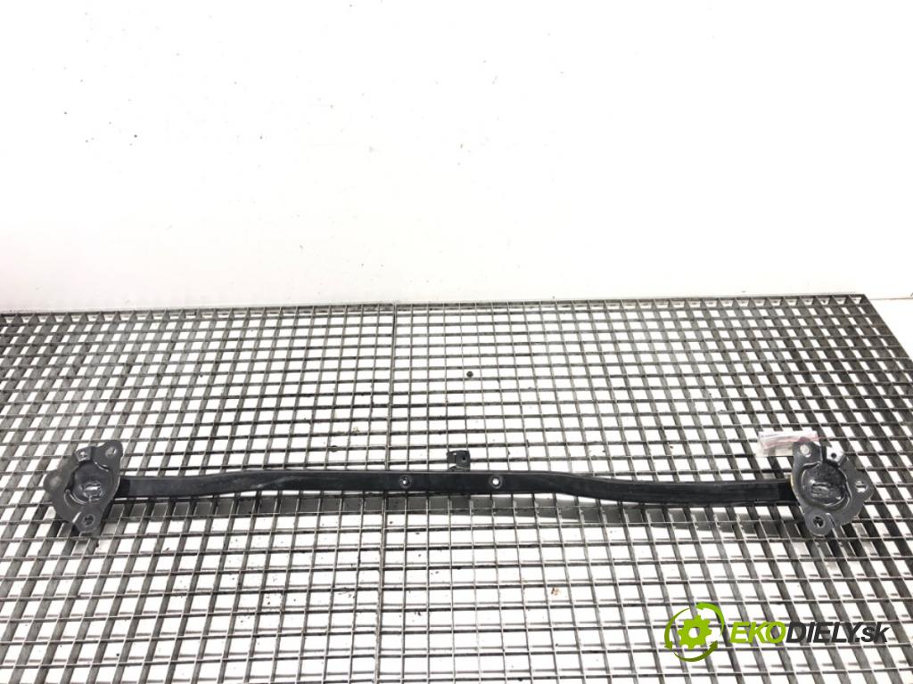 VOLVO V40 liftback (525, 526) 2012 - 2022    D4 140 kW [190 KM] olej napędowy 2014 - 2022  výztuha horní 31349965 (Výztuhy)