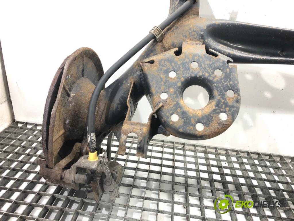 TOYOTA YARIS (_P9_) 2005 - 2014    1.33 VVT-i (NSP90_) 74 kW [100 KM] benzyna 2008 - 2011  výztuha zadní část