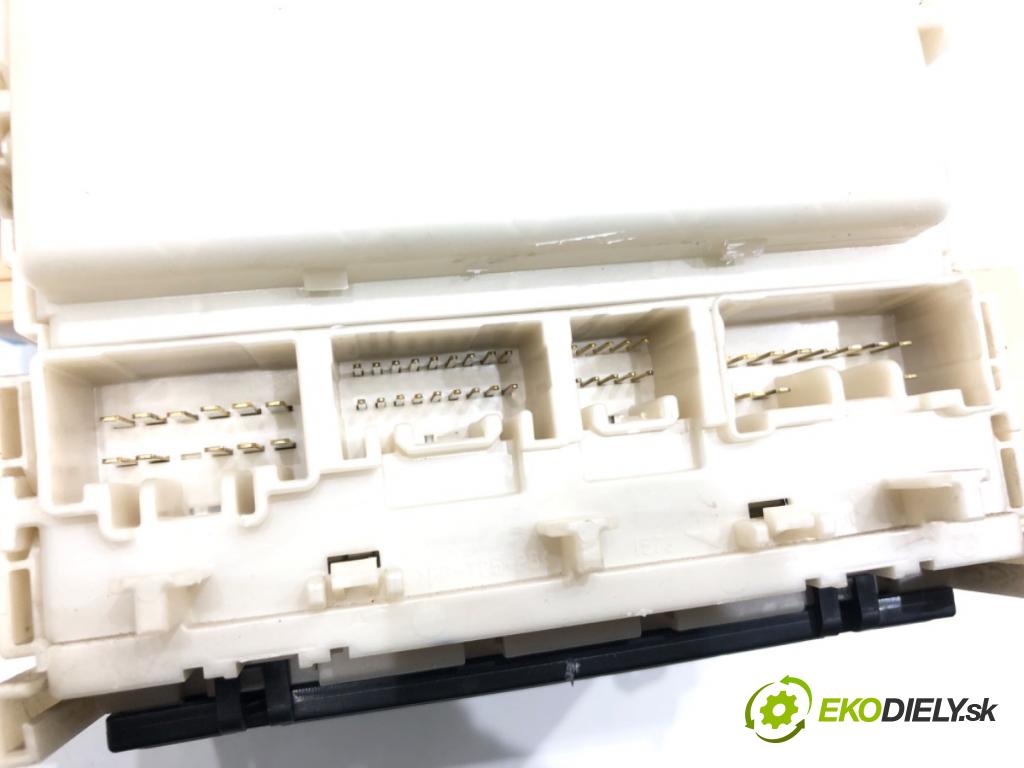 TOYOTA YARIS (_P9_) 2005 - 2014    1.33 VVT-i (NSP90_) 74 kW [100 KM] benzyna 2008 - 2011  modul BSI 82730-0D260 (Pojistkové skříňky)