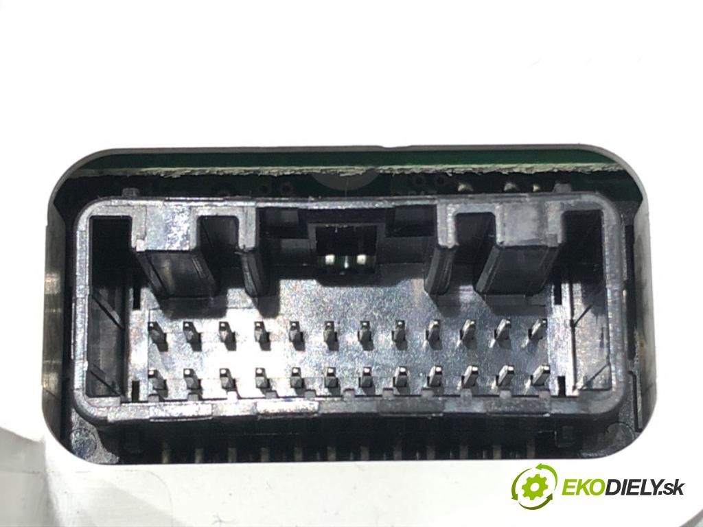 TOYOTA YARIS (_P9_) 2005 - 2014    1.33 VVT-i (NSP90_) 74 kW [100 KM] benzyna 2008 - 2011  Prístrojovka 83800-0DJ60 (Prístrojová doska, displej)