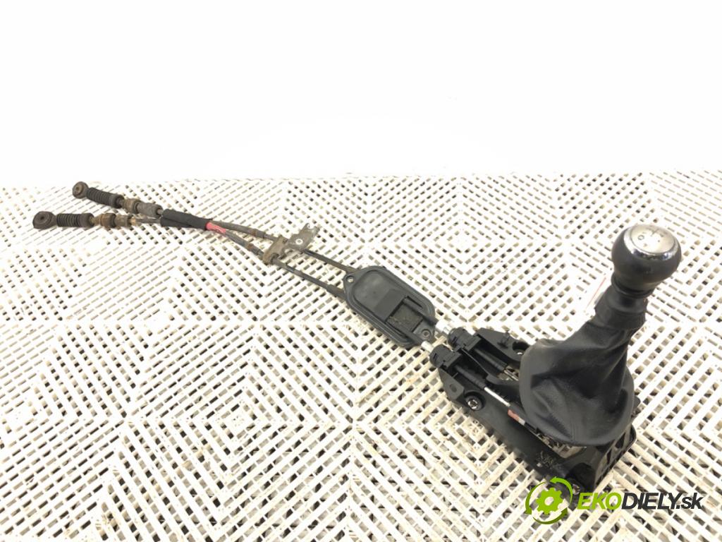 TOYOTA YARIS (_P9_) 2005 - 2014    1.33 VVT-i (NSP90_) 74 kW [100 KM] benzyna 2008 - 2011  Kulisa 33530680L (Rýchlostná páka (kulisa))
