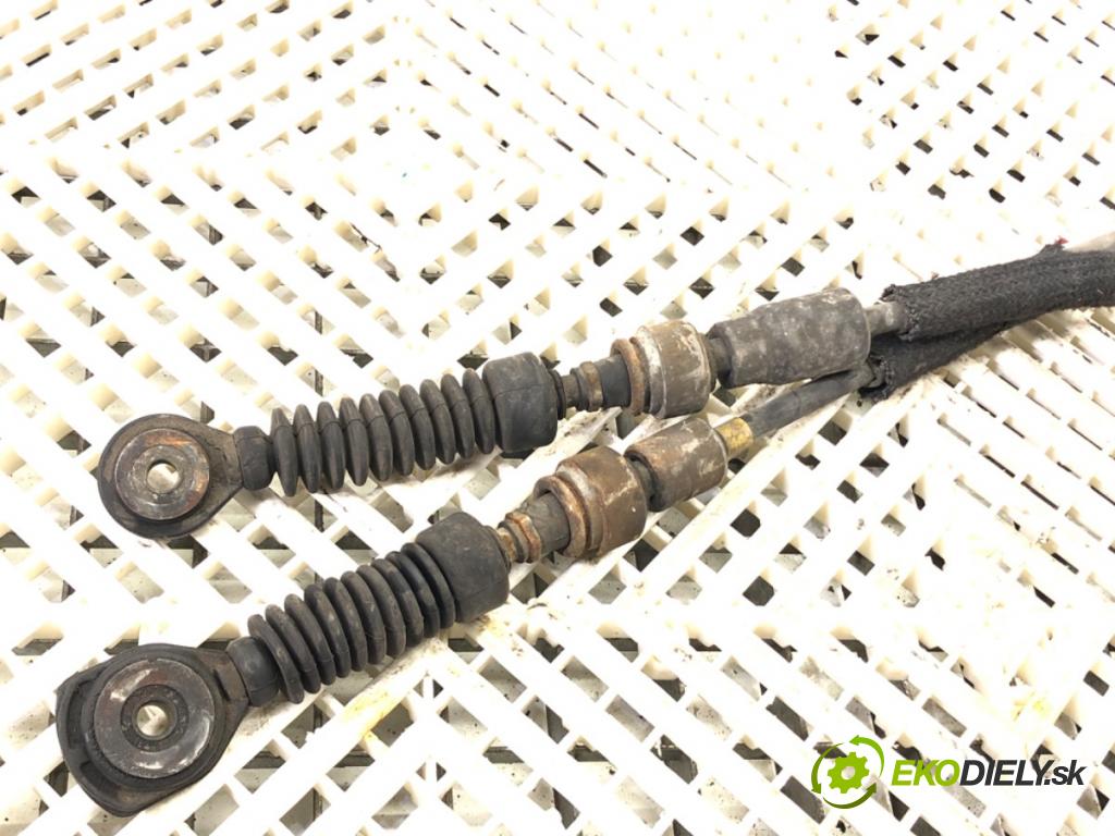 TOYOTA YARIS (_P9_) 2005 - 2014    1.33 VVT-i (NSP90_) 74 kW [100 KM] benzyna 2008 - 2011  Kulisa 33530680L (Rýchlostná páka (kulisa))