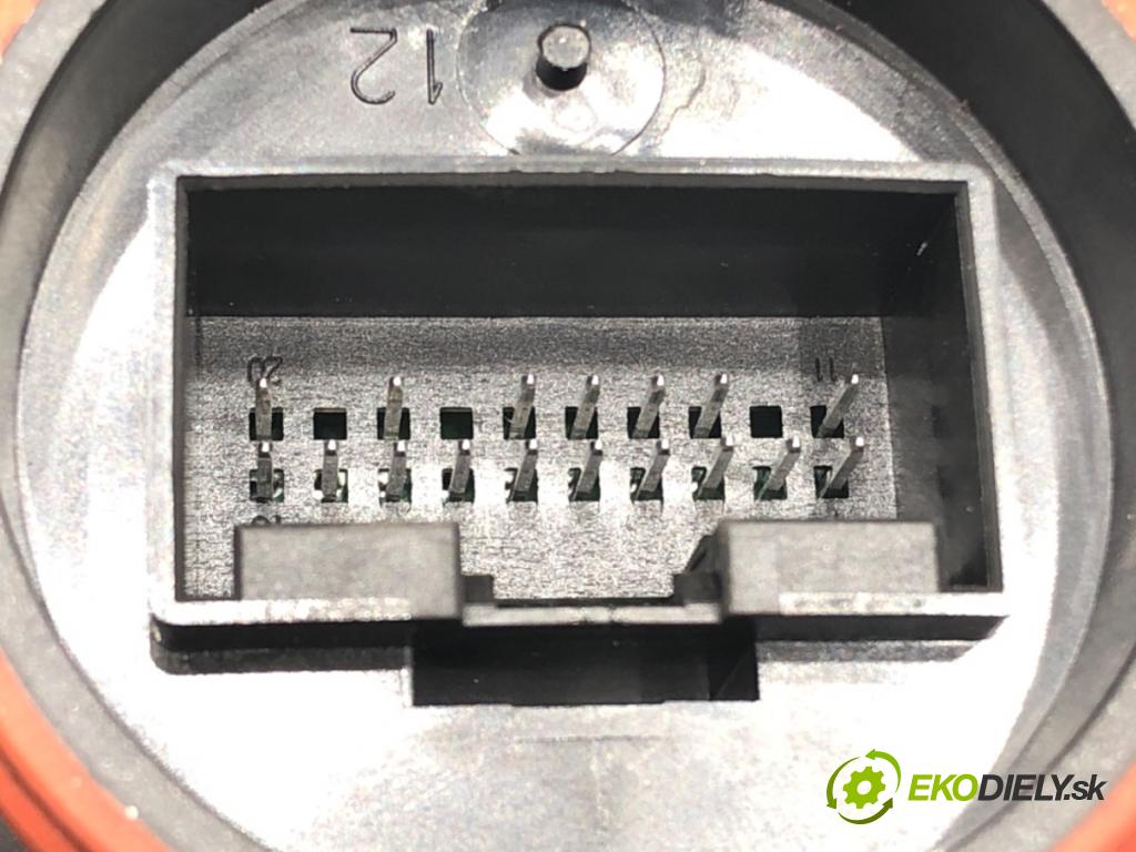 VW PASSAT B8 (3G2, CB2) 2014 - 2022    1.8 TSI 132 kW [180 KM] benzyna 2015 - 2022  Menič XENON 4G0907697F (Riadiaca jednotka xenónu)