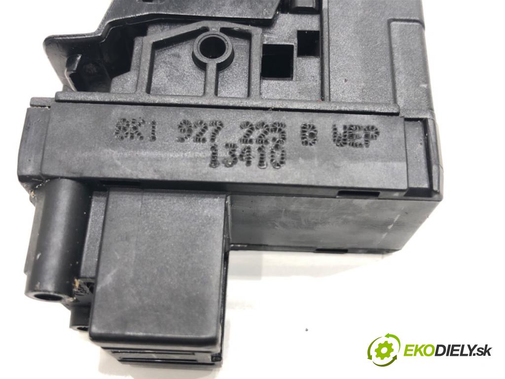 AUDI A4 B8 Avant (8K5) 2007 - 2015    2.0 TDI 100 kW [136 KM] olej napędowy 2008 - 2015  Spínač brzdy ručnej brzdy 8K1927225B (Prepínač/spínač/tlačidlo a ovládač kúrenia)