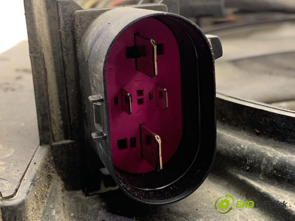 AUDI A4 B8 Avant (8K5) 2007 - 2015    2.0 TDI 100 kW [136 KM] olej napędowy 2008 - 2015  ventilátor chladiče 8K0121003M (Ventilátory)