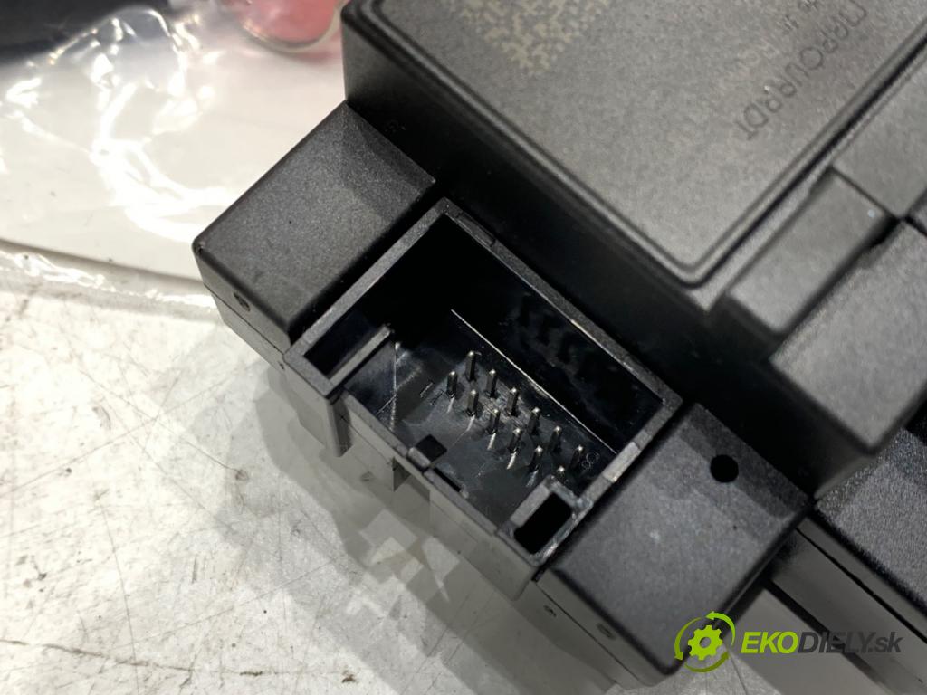 AUDI A4 B8 Avant (8K5) 2007 - 2015    2.0 TDI 100 kW [136 KM] olej napędowy 2008 - 2015  spinačka  (Spínacia skrinka a kľúč)