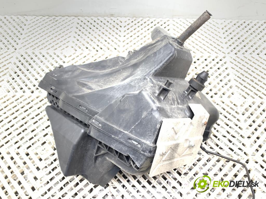 AUDI A4 B8 Avant (8K5) 2007 - 2015    2.0 TDI 100 kW [136 KM] olej napędowy 2008 - 2015  Obal filtra vzduchu 8K0133835AD (Obal filtra vzduchu)